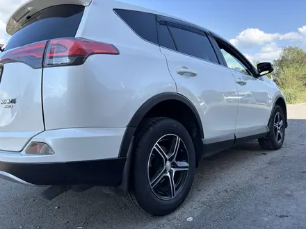 Toyota RAV4 2016 года за 10 800 000 тг. в Усть-Каменогорск – фото 3