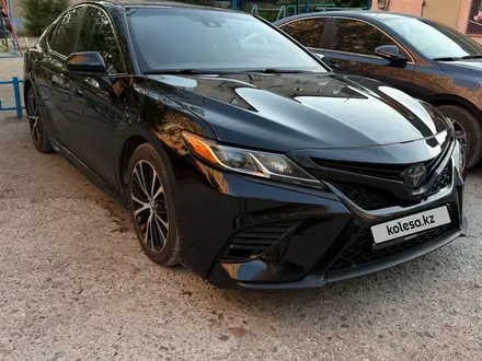 Toyota Camry 2020 года за 11 000 000 тг. в Семей – фото 4