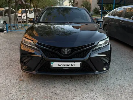 Toyota Camry 2020 года за 11 000 000 тг. в Семей – фото 5