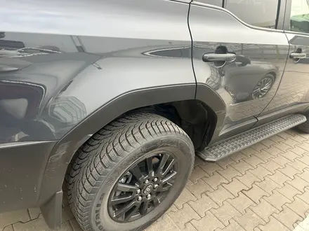 Накладка двери от TOYOTA LAND CRUISER 250, б/у за 8 442 тг. в Астана