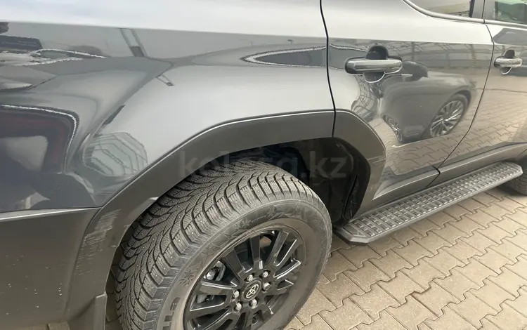 Накладка двери от TOYOTA LAND CRUISER 250, б/у за 8 442 тг. в Астана