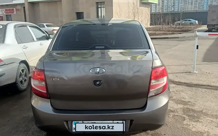 ВАЗ (Lada) Granta 2190 2015 годаүшін3 300 000 тг. в Астана