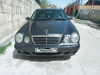 Mercedes-Benz E 240
