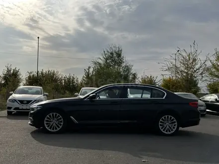 BMW 530 2018 года за 16 350 000 тг. в Алматы – фото 4