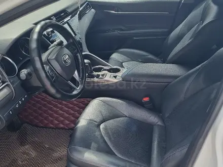 Toyota Camry 2019 года за 13 300 000 тг. в Астана – фото 5