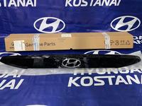 Накладка крышки багажника Hyundai I20 за 112 500 тг. в Костанай