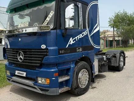 Mercedes-Benz  Actros 2000 года за 13 000 000 тг. в Алматы