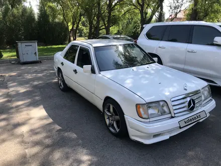 Mercedes-Benz E 220 1995 года за 1 500 000 тг. в Алматы – фото 2