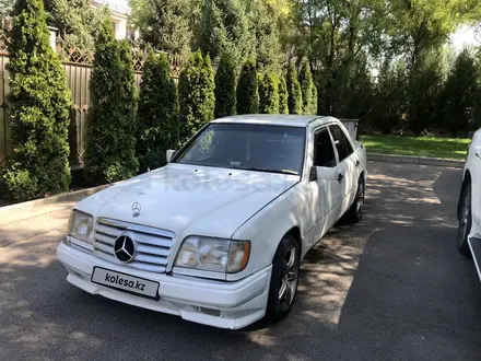 Mercedes-Benz E 220 1995 года за 1 500 000 тг. в Алматы