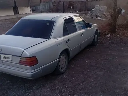 Mercedes-Benz E 200 1992 года за 900 000 тг. в Алматы – фото 4