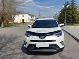 Toyota RAV4 2017 года за 13 500 000 тг. в Семей