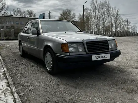 Mercedes-Benz E 220 1993 года за 1 600 000 тг. в Астана
