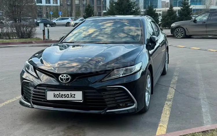 Toyota Camry 2022 года за 18 500 000 тг. в Астана