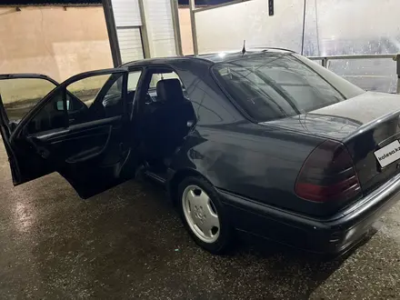 Mercedes-Benz C 180 1998 года за 2 200 000 тг. в Кокшетау – фото 4