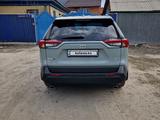 Toyota RAV4 2021 годаүшін17 800 000 тг. в Семей – фото 2