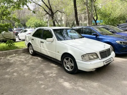 Mercedes-Benz C 200 1996 года за 1 300 000 тг. в Алматы