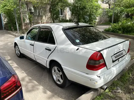 Mercedes-Benz C 200 1996 года за 1 300 000 тг. в Алматы – фото 4