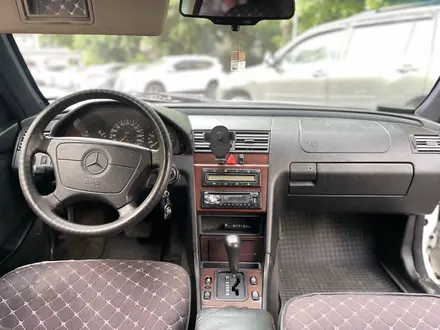 Mercedes-Benz C 200 1996 года за 1 300 000 тг. в Алматы – фото 17
