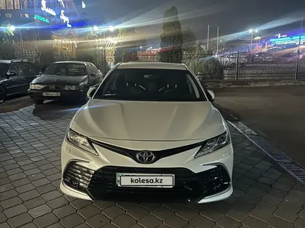 Toyota Camry 2021 года за 16 700 000 тг. в Алматы