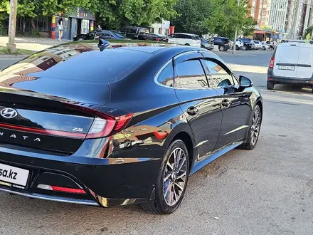 Hyundai Sonata 2022 года за 9 900 000 тг. в Астана – фото 2