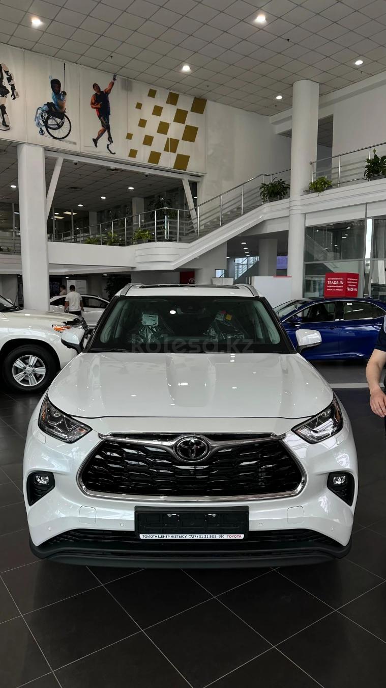 Toyota Highlander Luxe 2023 г.