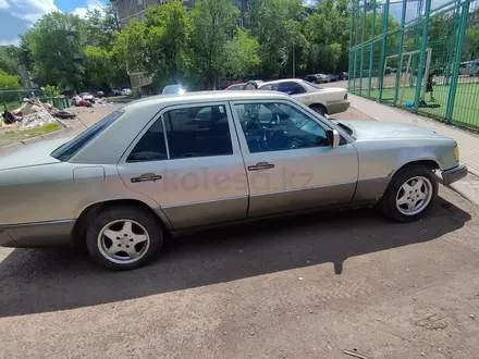 Mercedes-Benz E 200 1990 года за 1 400 000 тг. в Караганда – фото 2