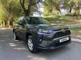 Toyota RAV4 2021 года за 15 800 000 тг. в Тараз – фото 2