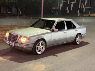 Mercedes-Benz E 320