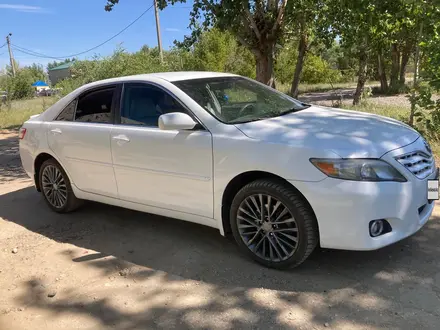 Toyota Camry 2011 года за 6 160 000 тг. в Актобе – фото 3