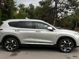 Hyundai Santa Fe 2022 года за 17 000 000 тг. в Алматы