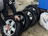 Шины Michelin с дисками от крузака за 350 000 тг. в Астана