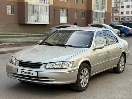 Toyota Camry 2001 года за 3 600 000 тг. в Астана