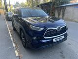 Toyota Highlander 2022 года за 26 000 000 тг. в Алматы – фото 2