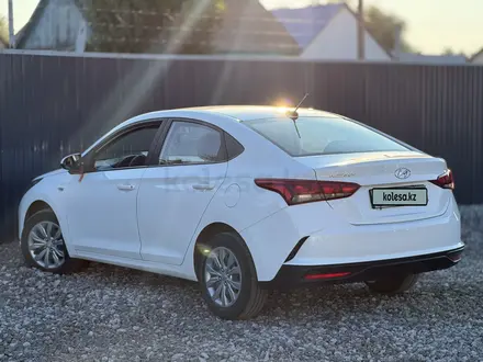 Hyundai Accent 2021 года за 7 250 000 тг. в Актобе – фото 4