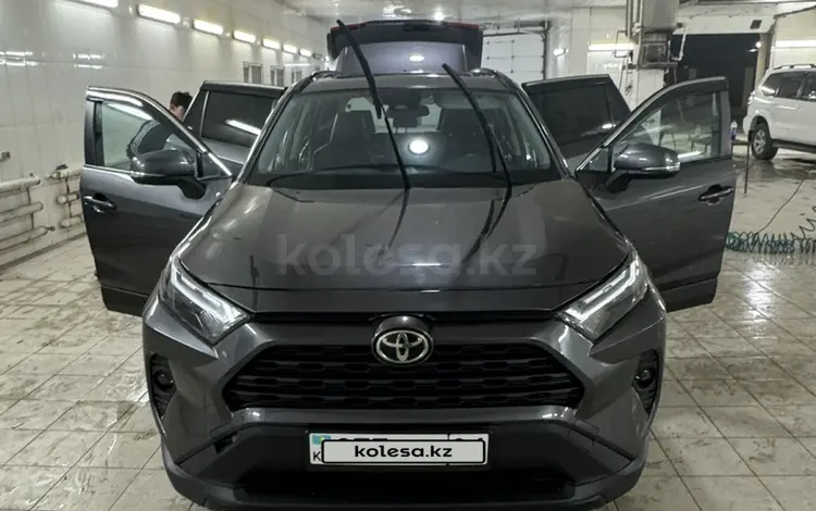 Toyota RAV4 2022 года за 18 500 000 тг. в Актобе