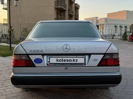 Mercedes-Benz E 220 1993 года за 3 750 000 тг. в Туркестан – фото 5