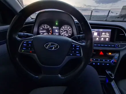 Hyundai Elantra 2017 года за 5 200 000 тг. в Актау – фото 4