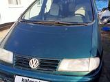 Volkswagen Sharan 1998 годаүшін1 950 000 тг. в Актобе