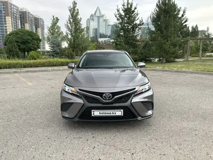 Toyota Camry 2018 года за 12 500 000 тг. в Алматы – фото 31