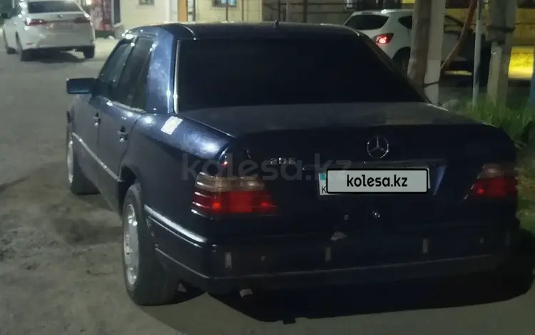 Mercedes-Benz E 220 1994 года за 1 400 000 тг. в Алматы