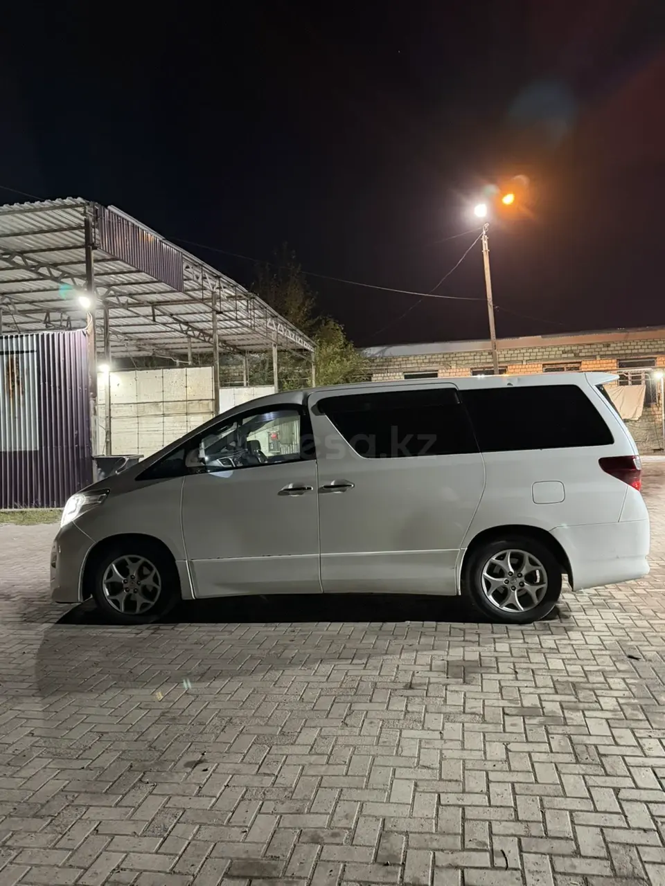 Toyota Alphard, 2010