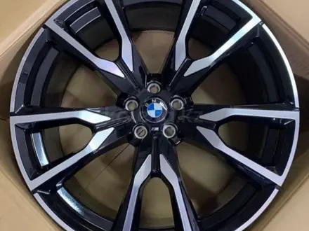 Комплект колес для BMW X7 G07 R22 Оригинал, лето зима за 450 000 тг. в Астана – фото 6