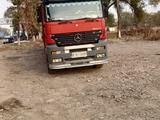 Mercedes-Benz  Actros 2000 годаfor11 000 000 тг. в Павлодар