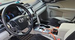 Toyota Camry 2014 года за 5 300 000 тг. в Актобе – фото 3