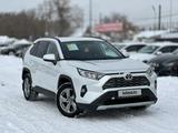 Toyota RAV4 2021 годаfor17 950 000 тг. в Актобе – фото 3