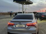 Toyota Camry 2019 года за 10 800 000 тг. в Актобе – фото 2