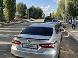 Toyota Camry 2019 года за 10 800 000 тг. в Актобе – фото 3