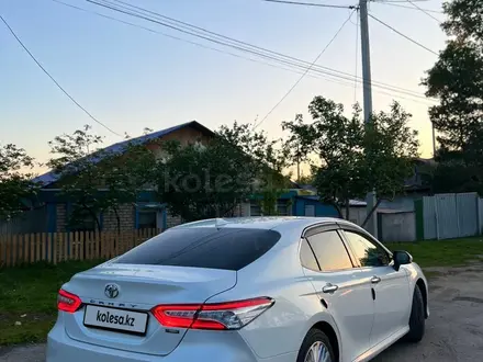 Toyota Camry 2018 года за 12 950 000 тг. в Петропавловск – фото 9