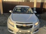 Chevrolet Cruze 2010 года за 2 000 000 тг. в Атырау – фото 3