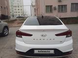 Hyundai Elantra 2019 года за 8 300 000 тг. в Шымкент – фото 2